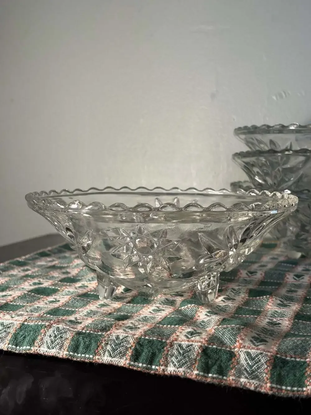 4 Vintage Anchor Hocking Early American Prescut (EAPC) Footed Clear Glass Bowls